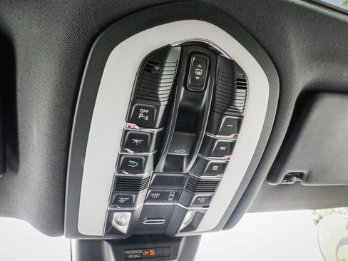 Used 2025 Porsche Macan AWD/4WD image 27