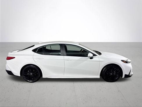 Used 2025 Toyota Camry SE image 5