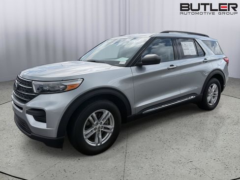 Certified 2023 Ford Explorer XLT RWD image 2