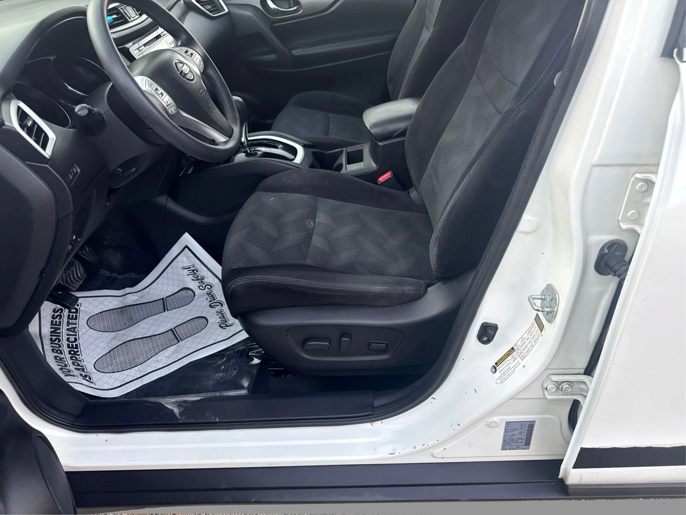Used 2014 Nissan Rogue SV AWD/4WD image 10