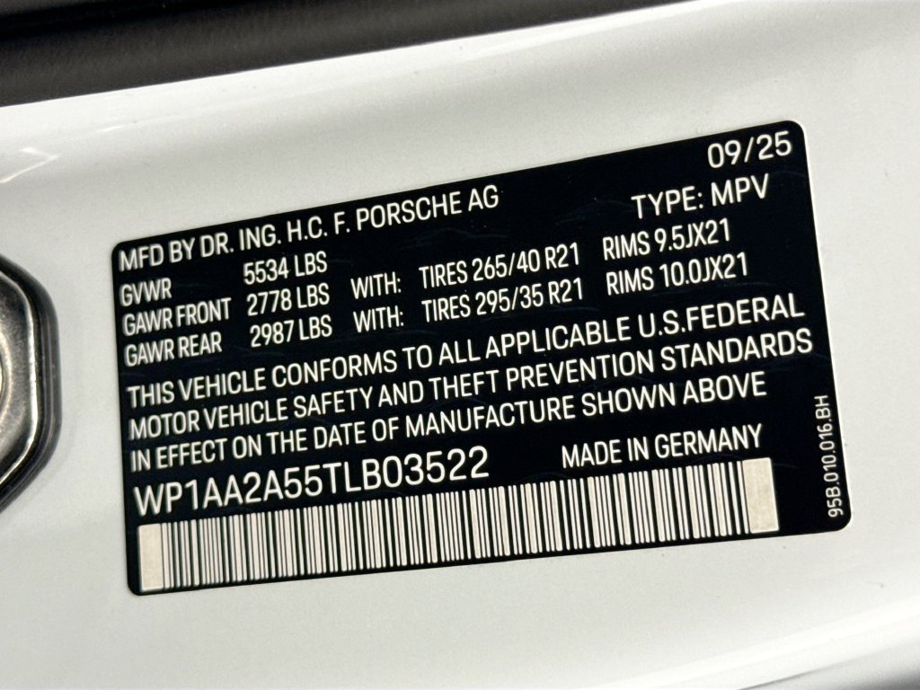 Used 2026 Porsche Macan AWD/4WD image 36