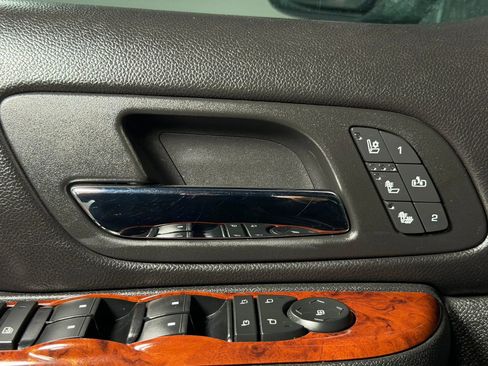 Used 2013 Chevrolet Avalanche LTZ AWD/4WD image 40
