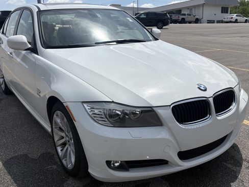 Used 2011 BMW 328i xDrive Sedan AWD/4WD image 2