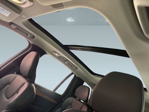 Used 2025 Volvo XC90 B6 Plus image 13