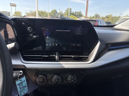 Used 2025 Chevrolet Trax LS w/ LS Convenience Package image 12