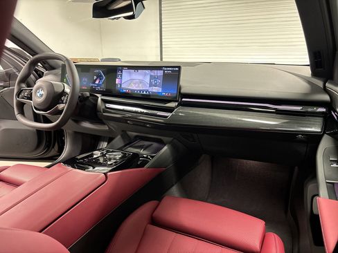 Certified 2025 BMW 530i image 28