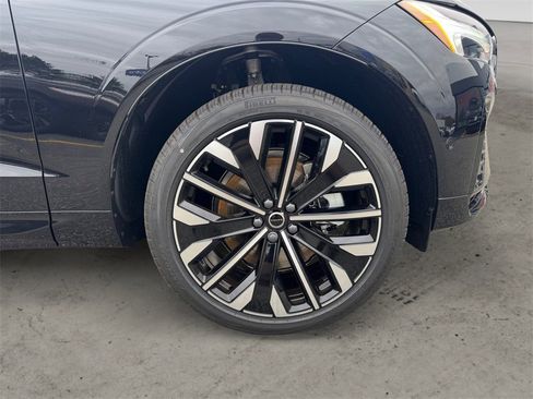 New 2026 Volvo XC60 T8 Ultra w/ Protection Package Premier image 7