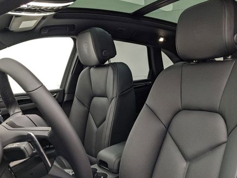 Certified 2024 Porsche Macan S AWD/4WD image 34