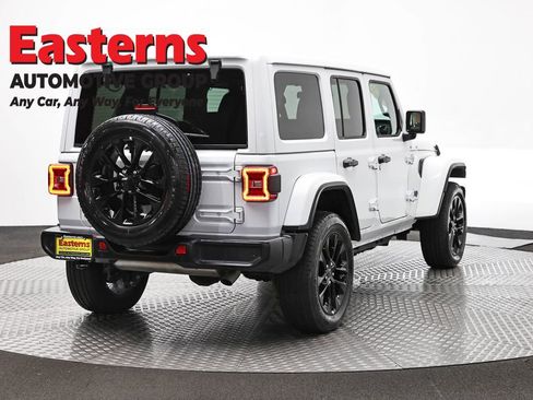 Used 2025 Jeep Wrangler Unlimited Sahara w/ Safety Group AWD/4WD image 5
