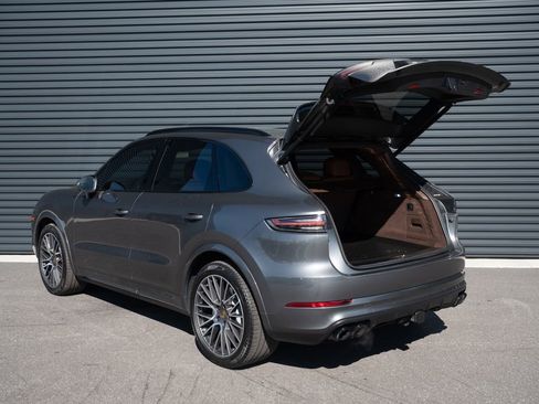 Certified 2023 Porsche Cayenne Turbo AWD/4WD image 34