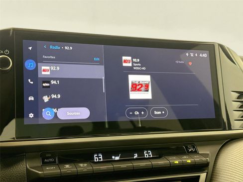 Used 2025 Toyota Camry SE image 24