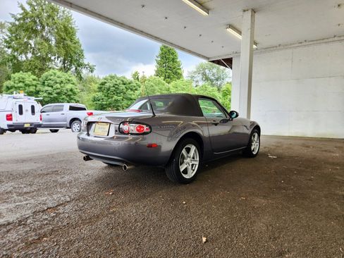 Used 2007 MAZDA MX-5 Miata Sport RWD image 3