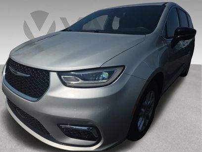 Used 2024 Chrysler Pacifica Touring