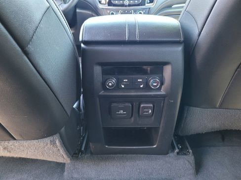 Used 2023 Chevrolet Traverse Premier AWD/4WD image 16