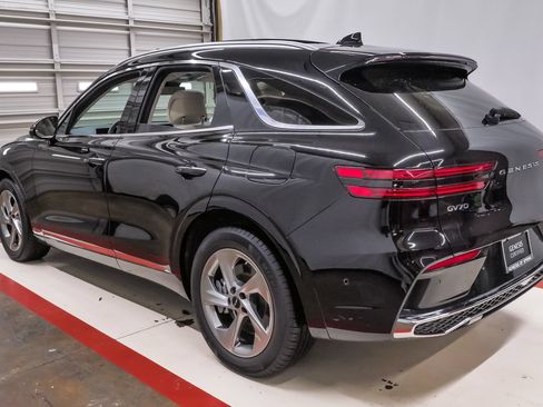 Certified 2026 Genesis GV70 2.5T Advanced AWD/4WD image 8
