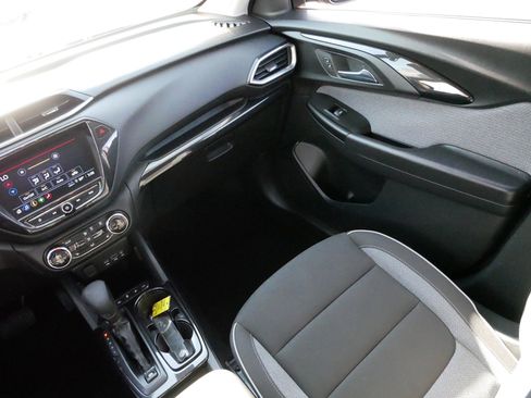 Used 2023 Chevrolet TrailBlazer LT w/ Convenience Package image 11
