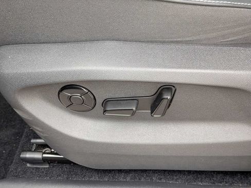 Certified 2025 Volkswagen Tiguan SE FWD image 20
