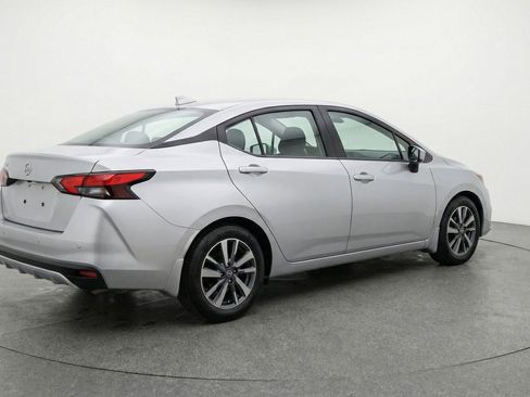 Used 2025 Nissan Versa SV image 9