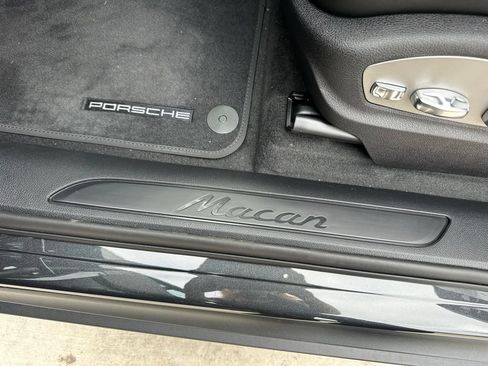 Used 2026 Porsche Macan AWD/4WD image 23