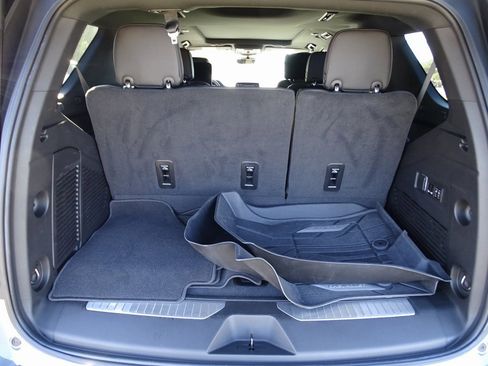 Used 2024 Chevrolet Tahoe High Country image 11