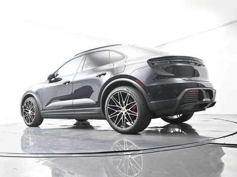 Certified 2025 Porsche Macan 4S Electric AWD/4WD image 47