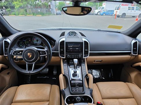 Used 2017 Porsche Cayenne S AWD/4WD image 17