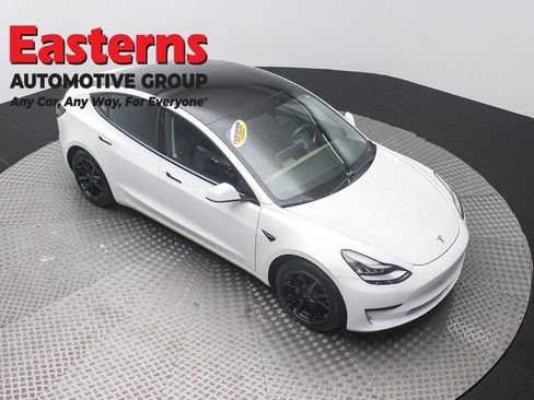 Used 2021 Tesla Model 3 Standard Range Plus RWD image 3