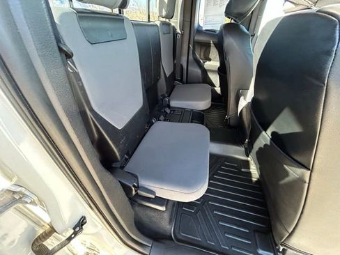 Used 2017 Toyota Tacoma SR5 image 29