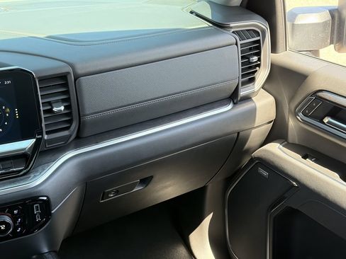 Used 2026 Chevrolet Silverado 2500 LTZ w/ LTZ Convenience Package AWD/4WD image 18