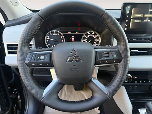 New 2026 Mitsubishi Outlander SE image 16