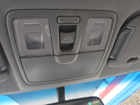 Used 2013 Hyundai Veloster w/ Style Pkg image 17