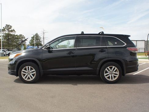 Used 2016 Toyota Highlander LE AWD/4WD image 11