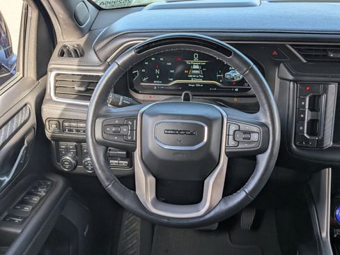 Used 2024 GMC Yukon XL Denali w/ Advanced Technology Package image 19