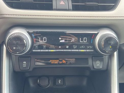 Used 2022 Toyota RAV4 XLE FWD image 20