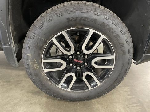 Used 2024 GMC Sierra 1500 AT4 w/ Technology Package image 33