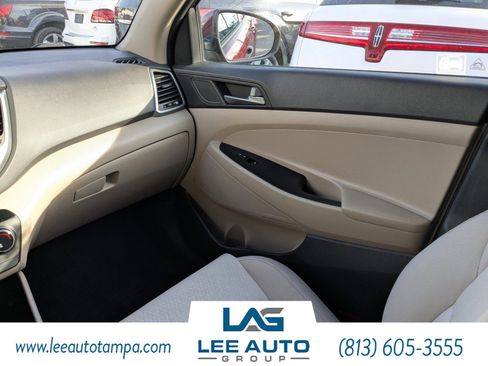 Used 2017 Hyundai Tucson SE image 16