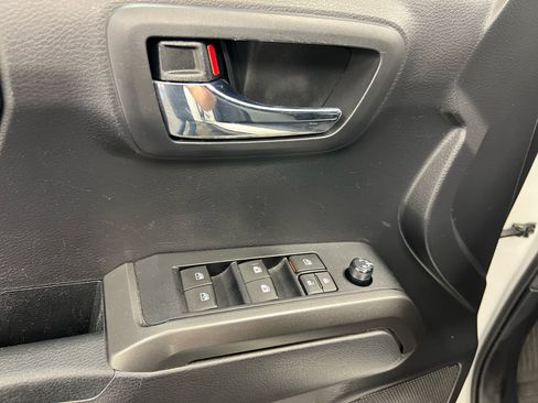 Used 2022 Toyota Tacoma TRD Off-Road w/ Technology Package image 6