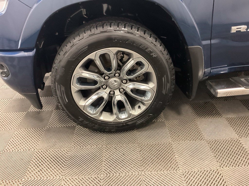 Used 2019 RAM 1500 Laramie w/ Sport Appearance Package AWD/4WD image 15