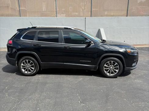 Used 2019 Jeep Cherokee Latitude Plus FWD image 2