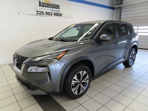 Used 2023 Nissan Rogue SV image 2