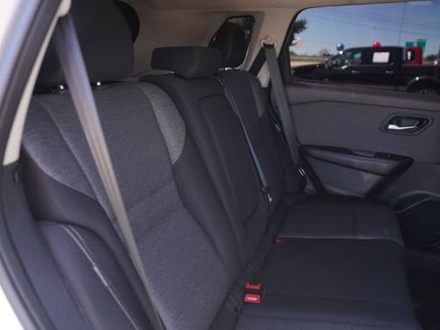 Used 2022 Nissan Rogue SV FWD image 16