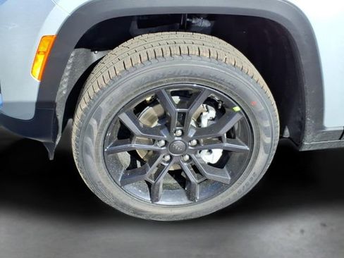 New 2025 Jeep Grand Cherokee Limited AWD/4WD image 8