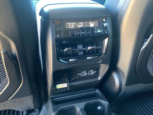 Used 2022 Jeep Grand Cherokee L Limited image 11