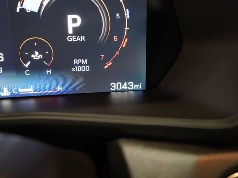 Used 2025 Chevrolet Colorado W/T AWD/4WD image 19