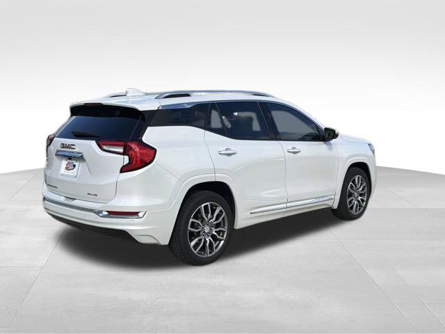 Certified 2022 GMC Terrain Denali w/ Denali Premium Package AWD/4WD image 6