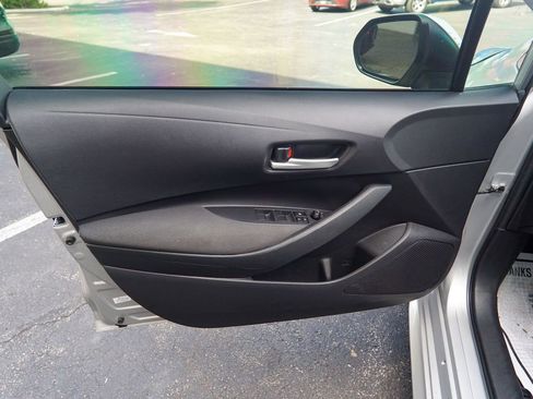 Used 2021 Toyota Corolla LE FWD image 14