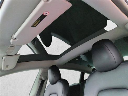 Used 2021 Tesla Model 3 Standard Range Plus RWD image 16