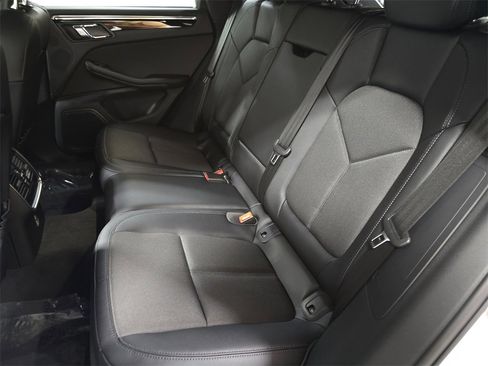 Used 2024 Porsche Macan image 24