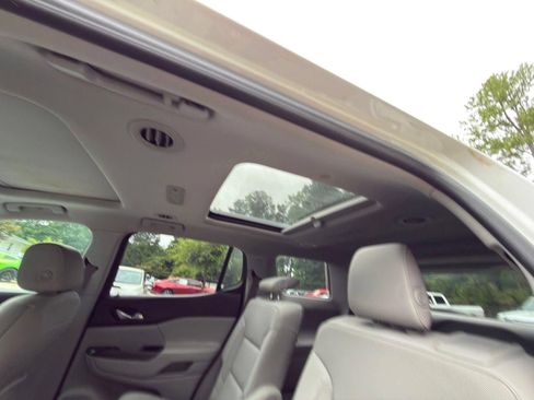 Used 2018 GMC Acadia SLT w/ LPO, Floor Liner Package FWD image 35