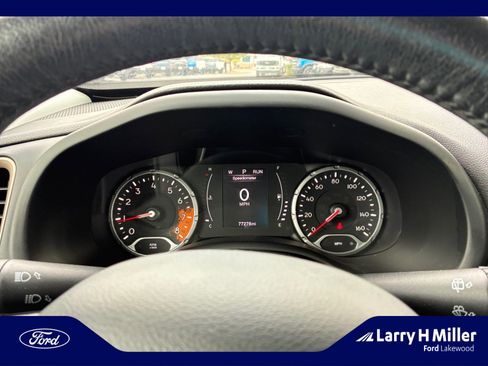 Used 2017 Jeep Renegade Latitude w/ Cold Weather Group AWD/4WD image 11